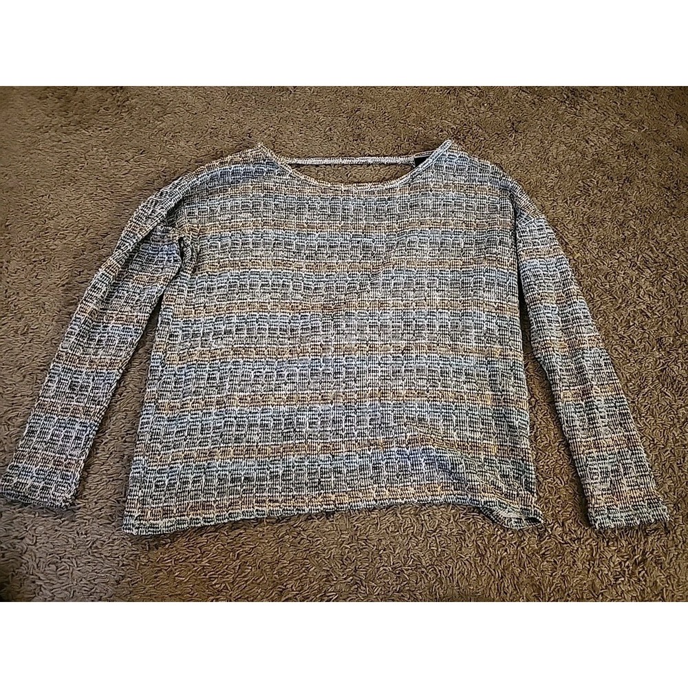 Daytrip Women's open back sweater size Medium Lightweight